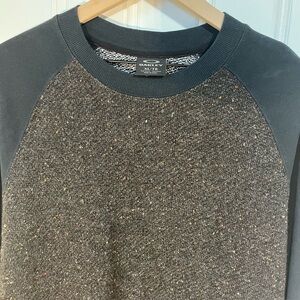 OAKLEY Crewneck Sweatshirt w/Right side pocket & O Near Left Cuff Mens XL